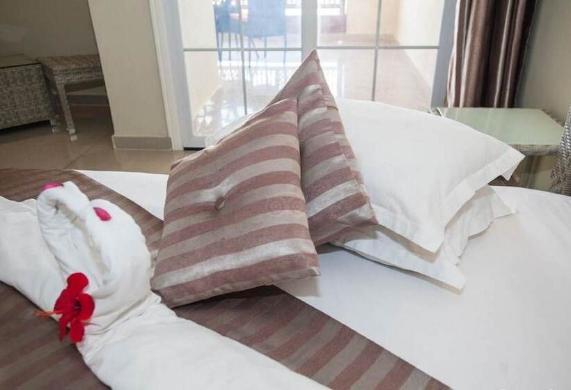 スタンダード４人部屋, Lella Meriam