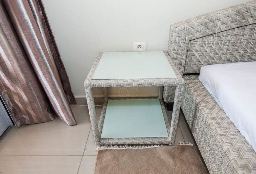 スタンダードシングルルーム, Lella Meriam