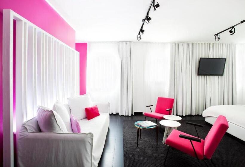 إستوديو سوبيريور, Blanc Kara Adults Only