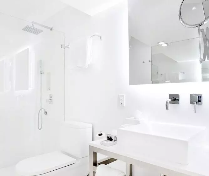 استودیوی استاندارد, Blanc Kara Adults Only