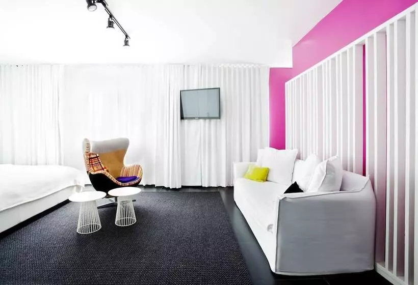 استودیوی استاندارد, Blanc Kara Adults Only