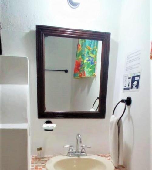 バルコニー付きスタンダードルーム, Casa De Las Flores