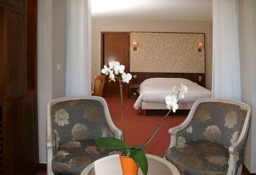 חדר סטנדרט לשלושה עם נוף לגינה, Clos De Vallombreuse, The Originals Relais