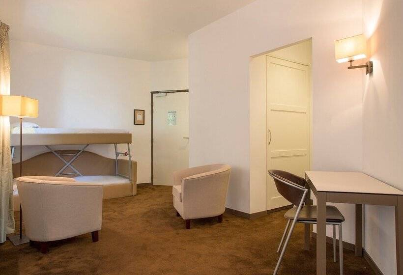 חדר סטנדרט לשלושה עם נוף לגינה, Clos De Vallombreuse, The Originals Relais