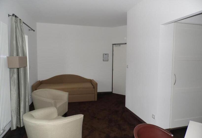 חדר סופריור לשלושה, Clos De Vallombreuse, The Originals Relais