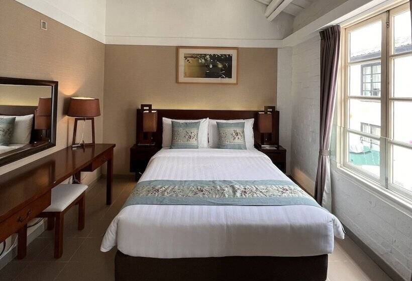 سوییت, Heritage Lodge