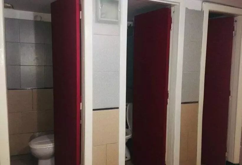 اتاق استاندارد سه تخته با سرویس بهداشتی مشترک, Chipre