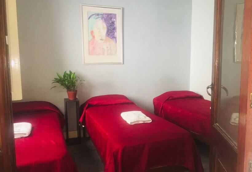 اتاق استاندارد سه تخته با سرویس بهداشتی مشترک, Chipre