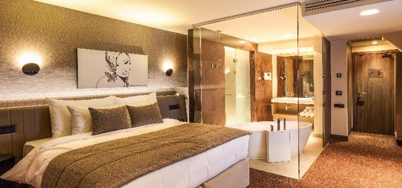 标准间, Kronwell Brasov