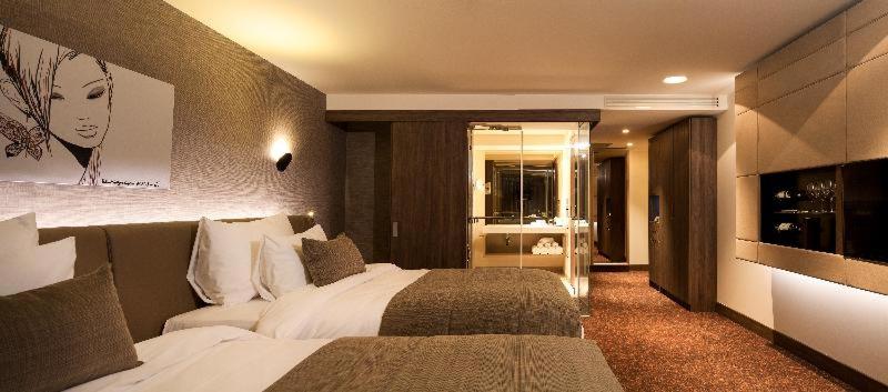 标准间, Kronwell Brasov