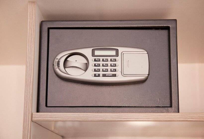 اتاق استاندارد یک نفره, Nikolai Residence