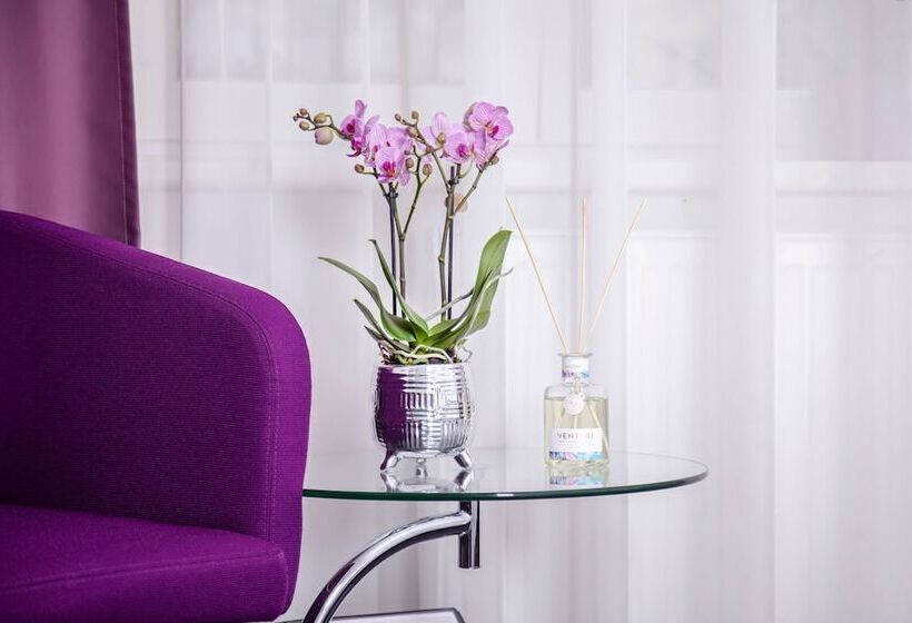 اتاق استاندارد سه نفره, Nikolai Residence