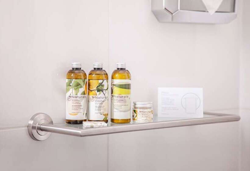 اتاق خانوادگی, Nikolai Residence