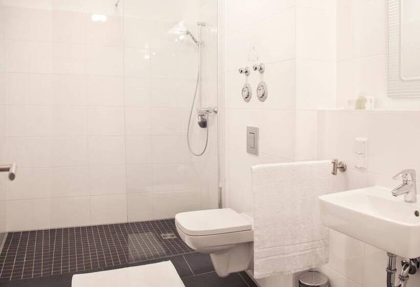 اتاق لوکس خانوادگی, Nikolai Residence