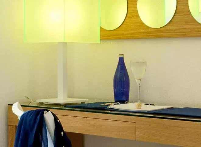 اتاق استاندارد سه نفره, Petasos Beach Resort & Spa   Small Luxury Hotels Of The World