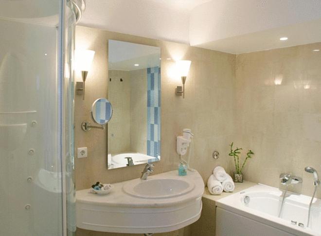 Трехместный Номер Superior, Petasos Beach Resort & Spa Small Luxury Hotels Of The World