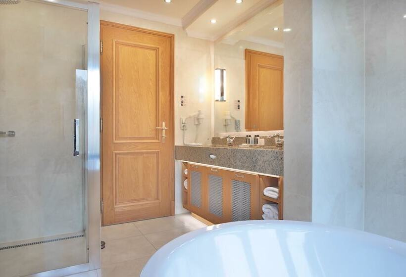 带两个卧室的复式公寓, Retro Riverside Wellness Resort