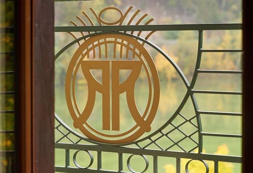 带两个卧室的复式公寓, Retro Riverside Wellness Resort