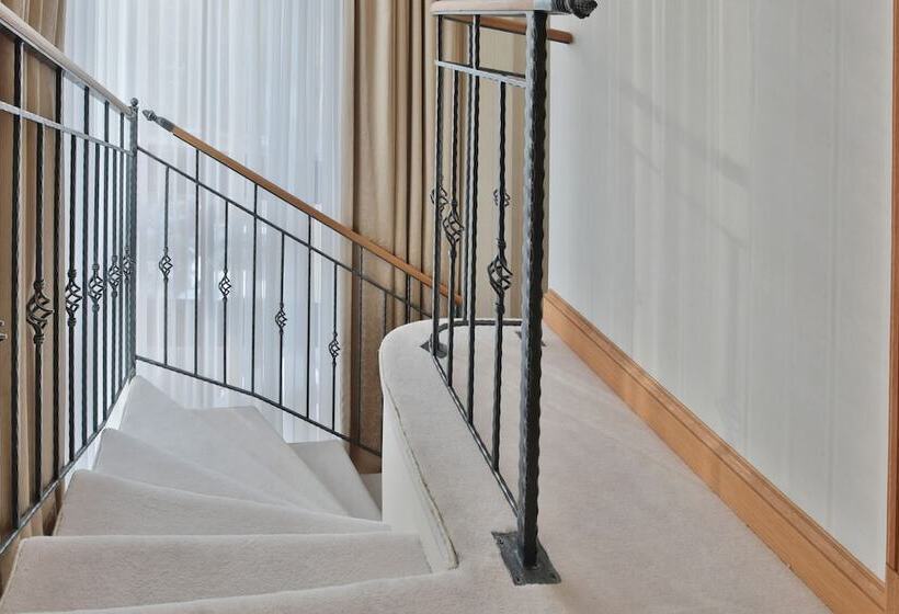 带两个卧室的复式公寓, Retro Riverside Wellness Resort