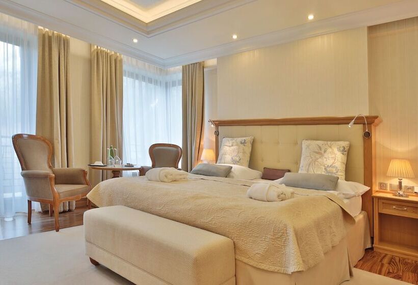 带两个卧室的复式公寓, Retro Riverside Wellness Resort