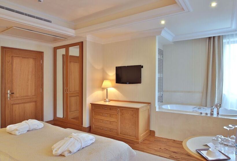 带两个卧室的复式公寓, Retro Riverside Wellness Resort