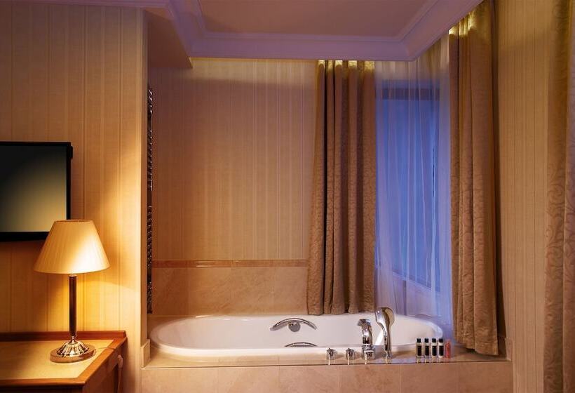 带河湖景观的套房, Retro Riverside Wellness Resort