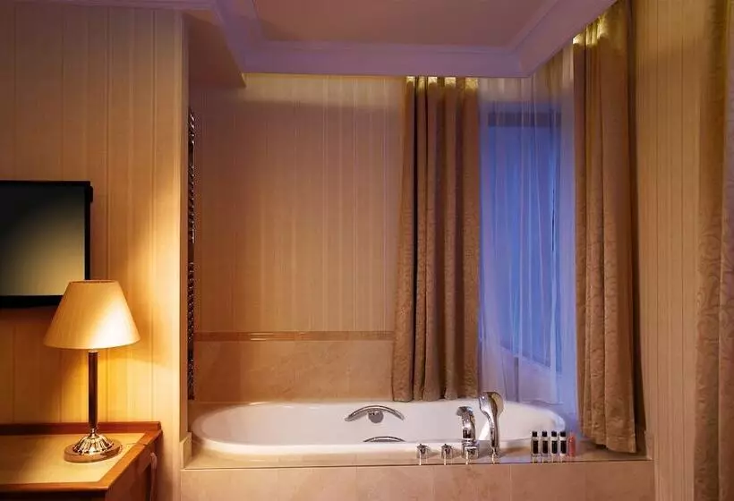 リバービュースイート, Retro Riverside Wellness Resort