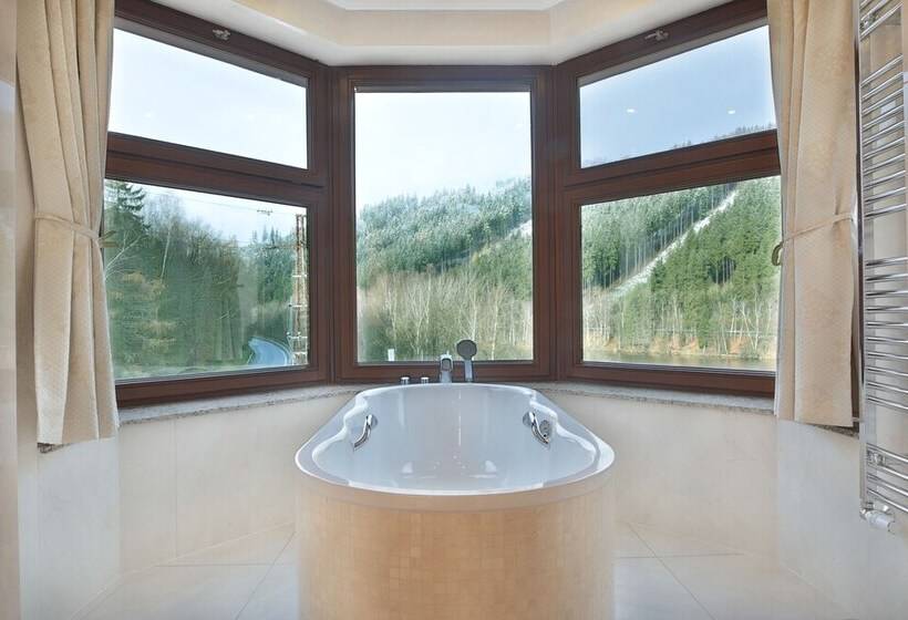 带河湖景观的套房, Retro Riverside Wellness Resort