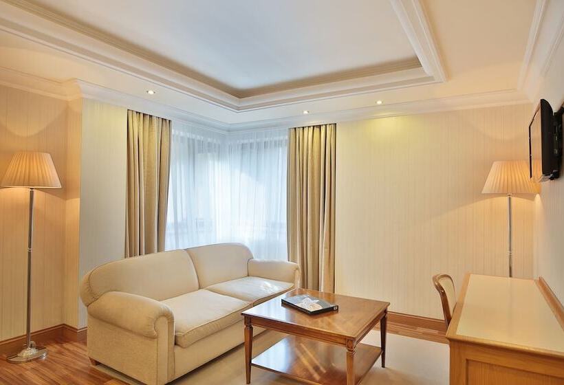 带河湖景观的套房, Retro Riverside Wellness Resort