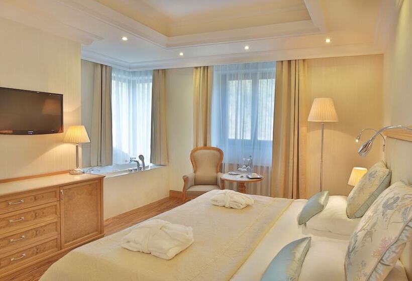 带两个卧室的复式公寓, Retro Riverside Wellness Resort