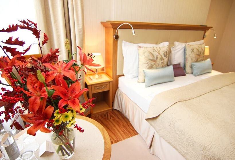 带两个卧室的复式公寓, Retro Riverside Wellness Resort