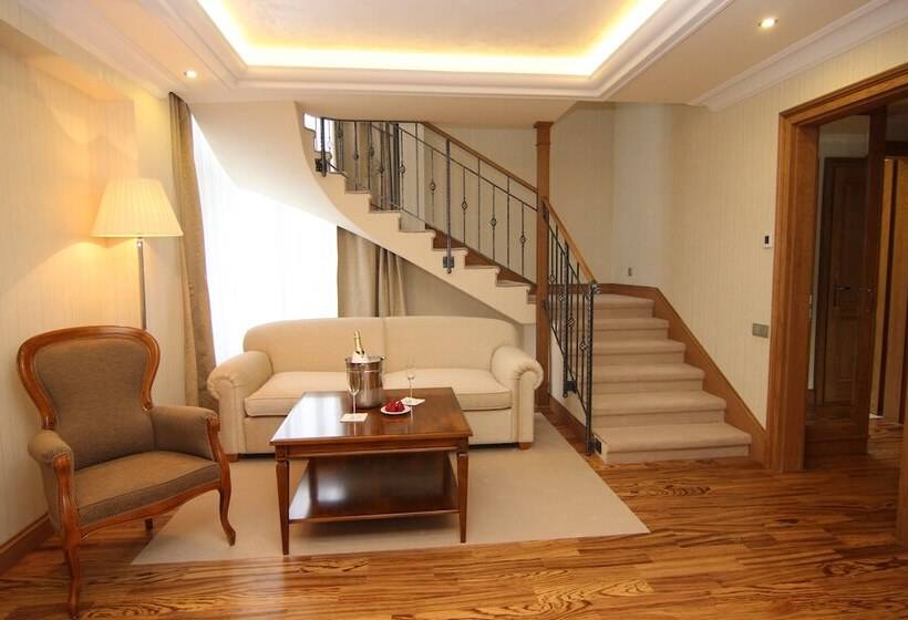 带两个卧室的复式公寓, Retro Riverside Wellness Resort