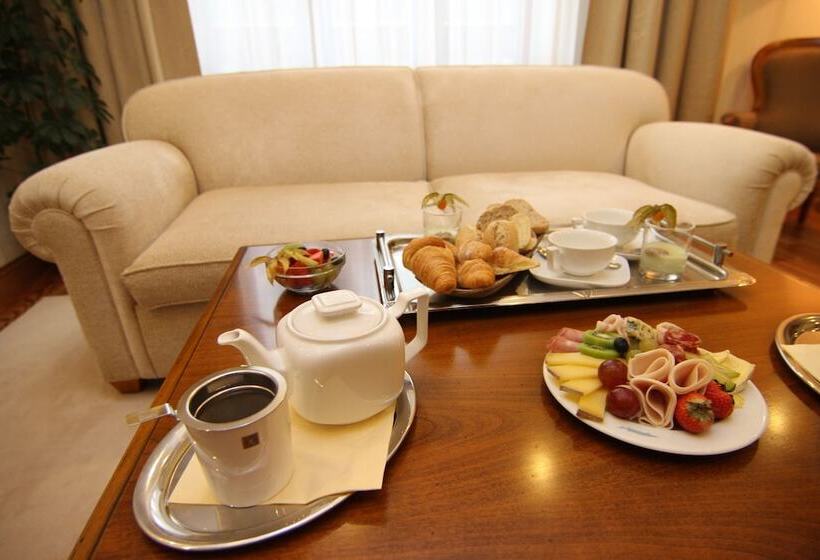 带河湖景观的套房, Retro Riverside Wellness Resort