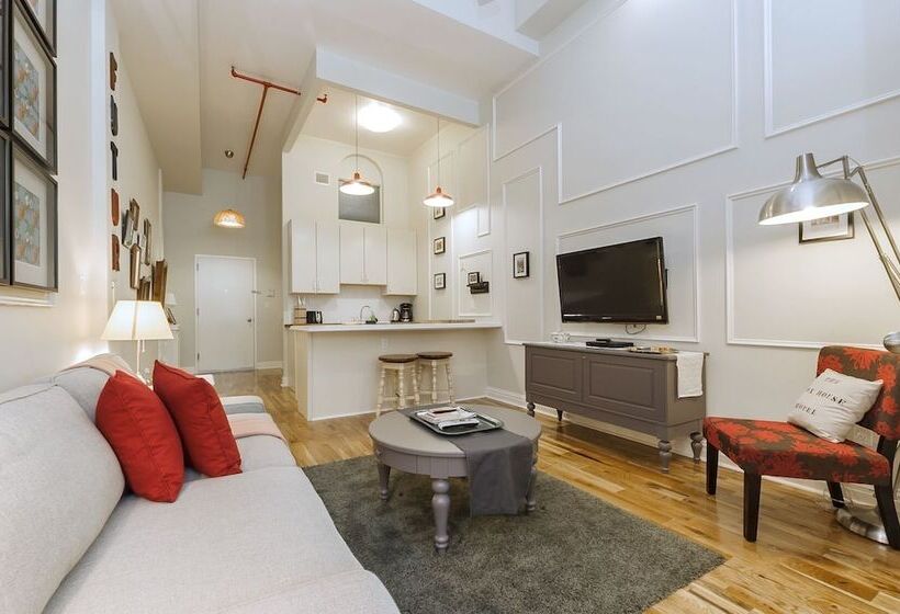 סוויטה, The Box House