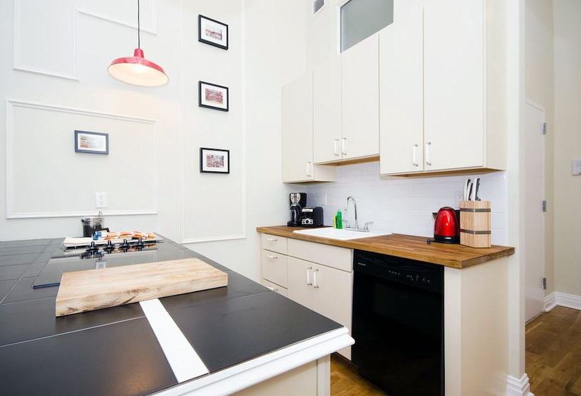 סוויטה, The Box House