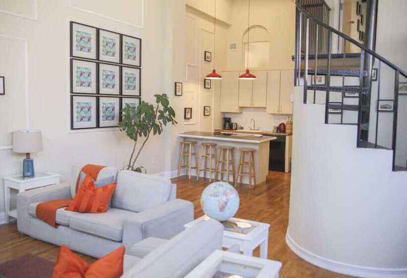 דירת דופלקס 2 חדרי שינה, The Box House