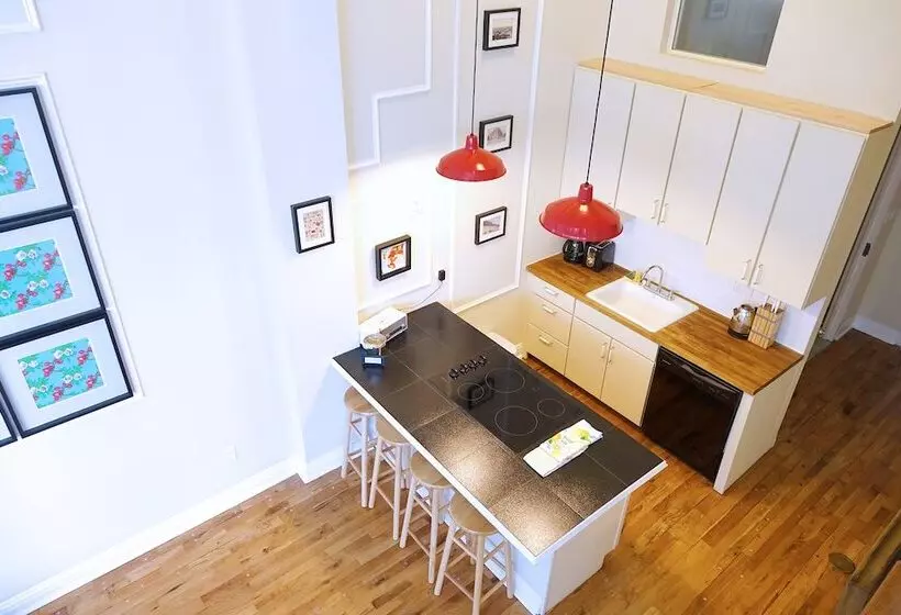 デュプレックス２ベッドルームアパート, The Box House
