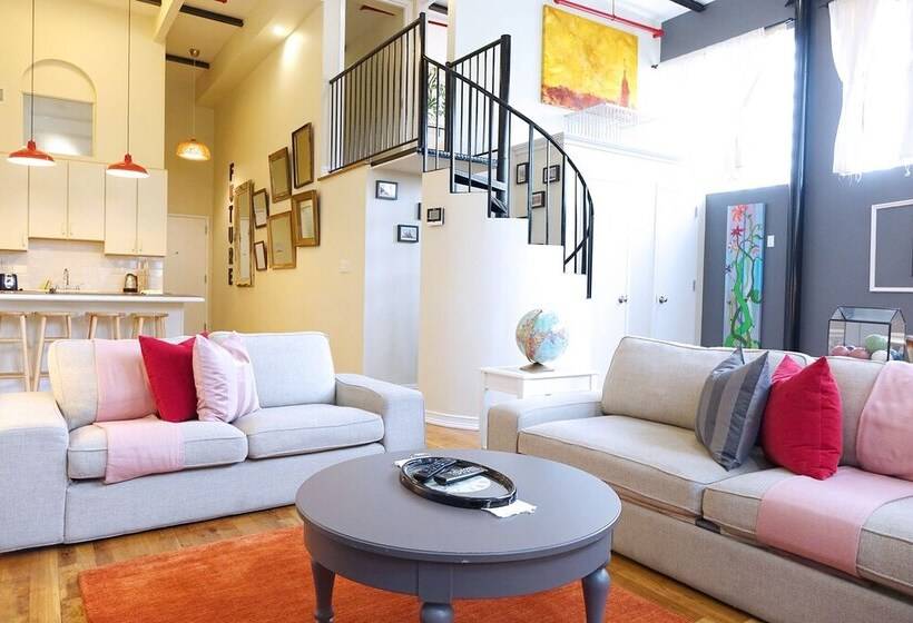 דירת דופלקס 2 חדרי שינה, The Box House