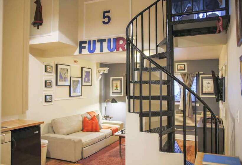 חדר דופלקס, The Box House