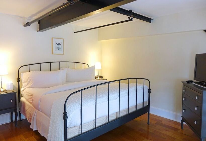 חדר דופלקס, The Box House