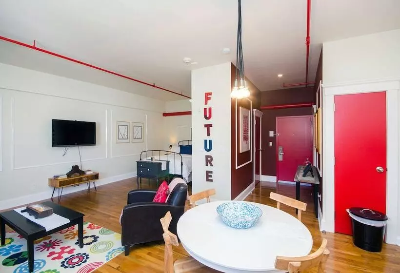テラス付スイート, The Box House