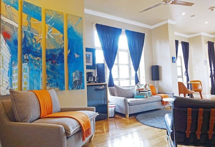 סוויטה עם טרסה, The Box House