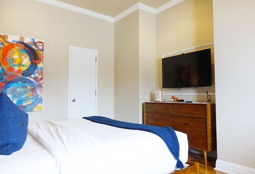 חדר סופריור, The Box House