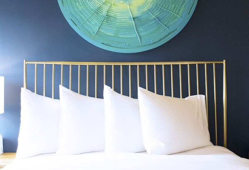 חדר סופריור, The Box House