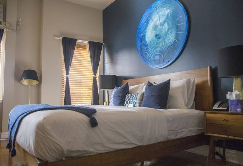 חדר סופריור נוף לעיר, The Box House