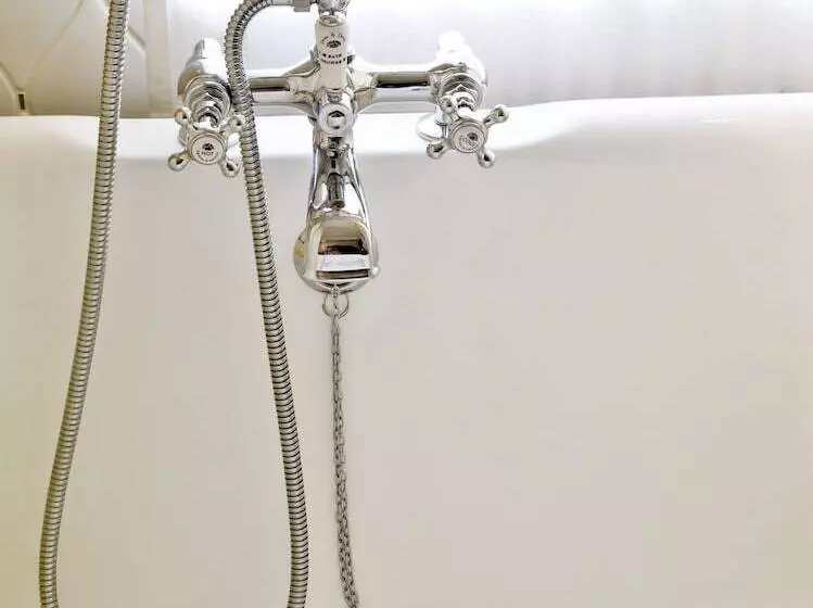 اتاق لوکس, Thoumieux
