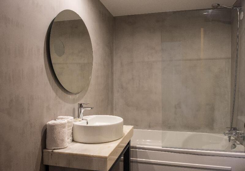 标准三人间, Imperhotel