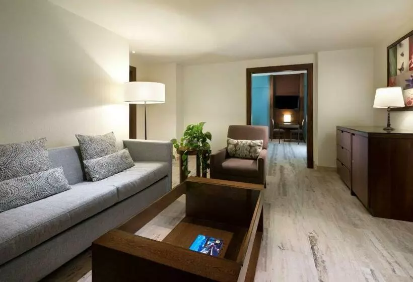 Suite King Bed