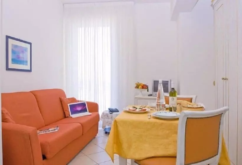 スタンダードスタジオ, Excelsior Hotel E Appartamenti
