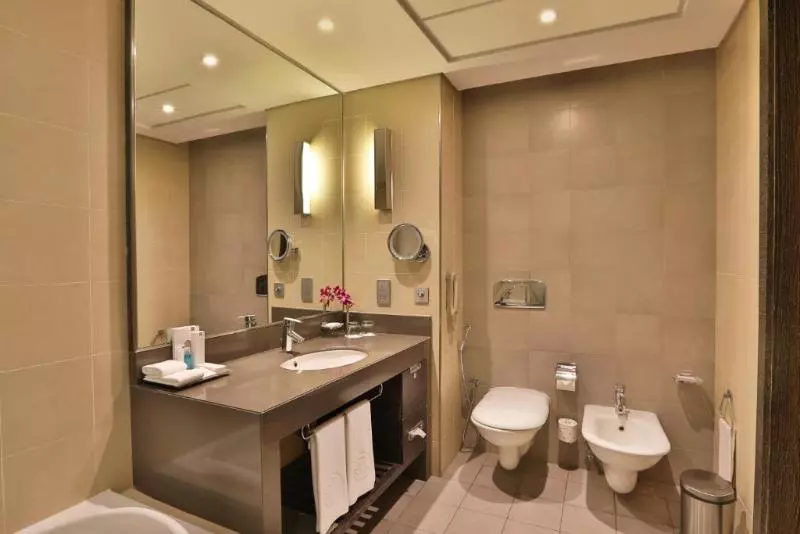 キングサイズベッドのスタンダードルーム, Four Points By Sheraton Al Ain